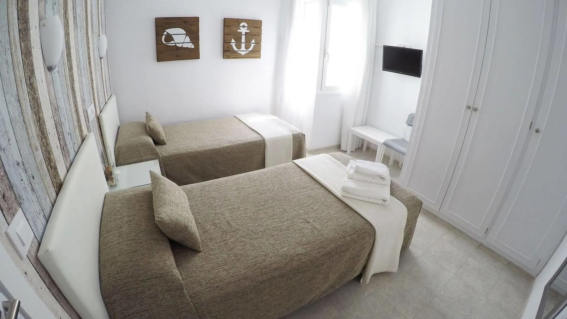 Hostal Del Mar Tossa de Mar 2*,